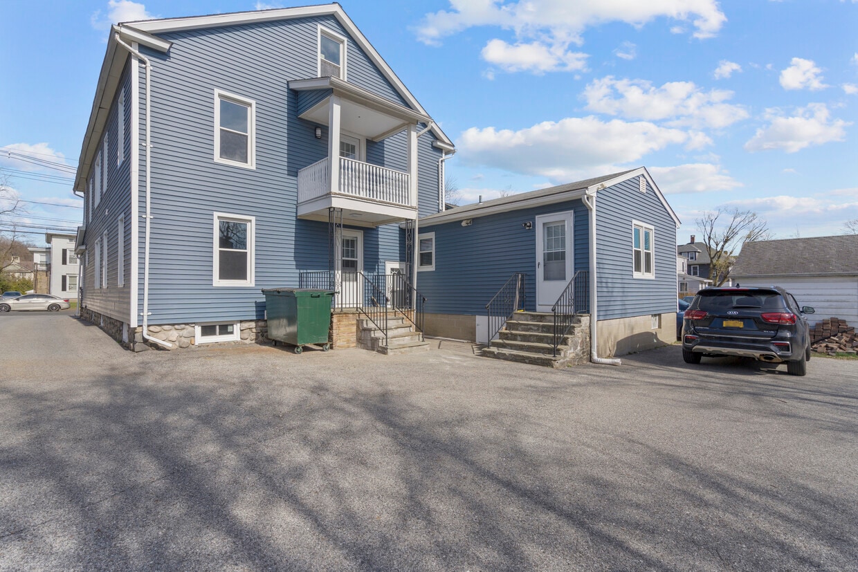 54 Locust Ave Unit R, Danbury, CT 06810 Room for Rent in Danbury, CT