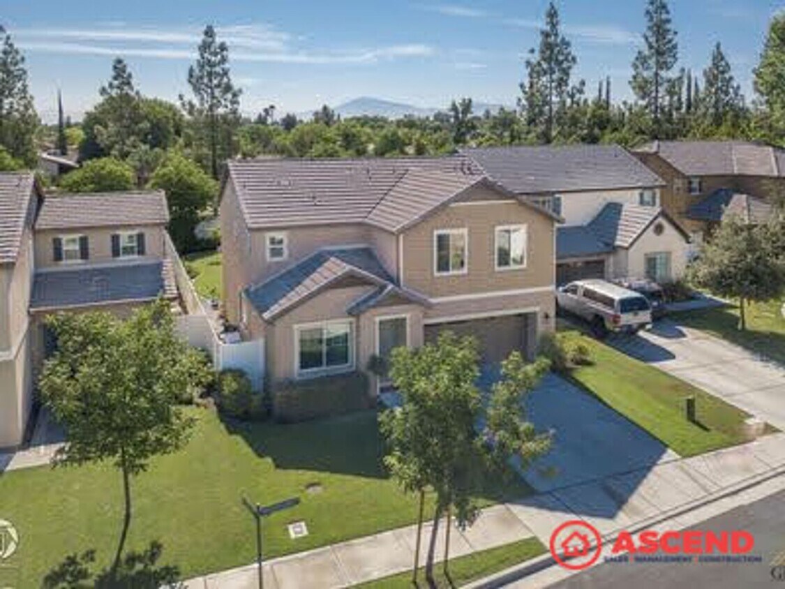 Primary Photo - Stunning 4 bedroom Home In Gated Community!