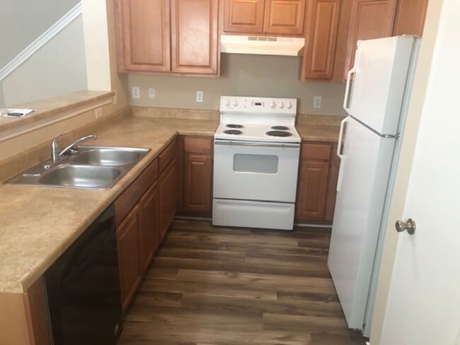 Building Photo - 7811 Kingsbury Wood