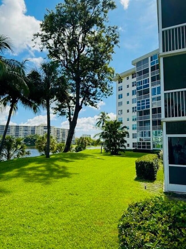 Building Photo - 3051 N Course Dr