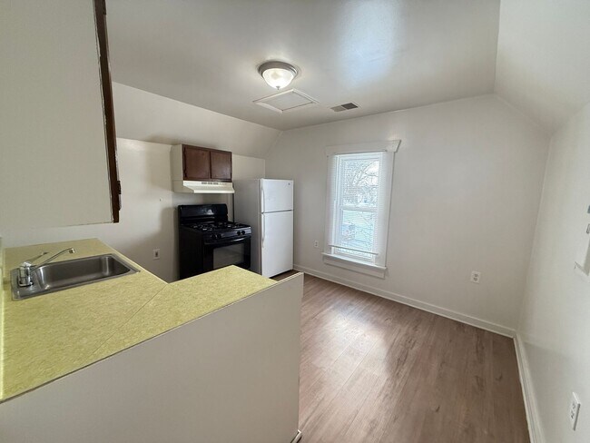 Foto del edificio - 1206 Pringle Ave