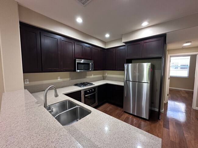 Foto del edificio - 3/3 Tri Level Berryessa Beauty is ready for YOU!