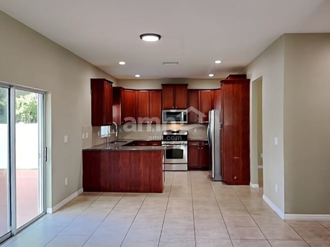 Building Photo - 5654 Aaron Ct