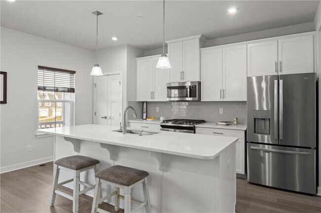 Foto del edificio - 9002 Hickory Rd