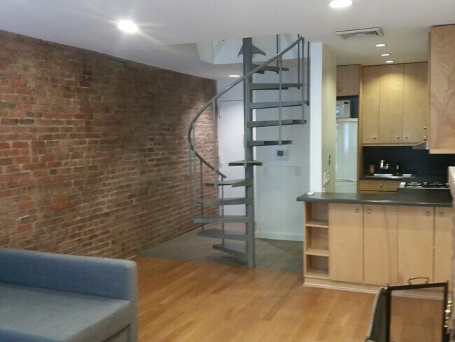 Foto del edificio - 418 E 9th St