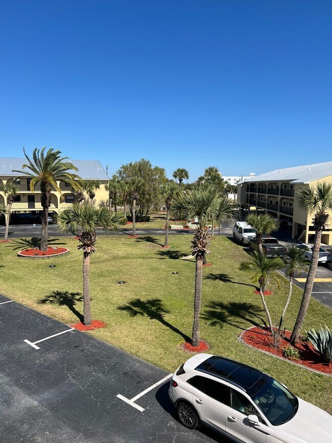 Building Photo - Located on the Myakka River in El Jo Bean  2nd floor