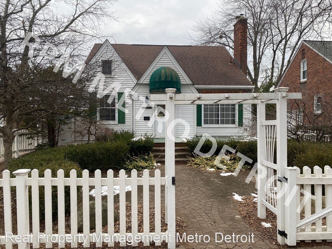 Primary Photo - 3 br, 2.5 bath House - 1705 W Farnum Ave