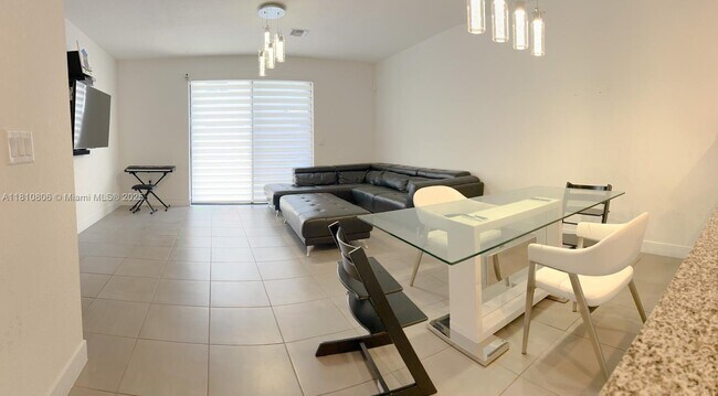 Foto del edificio - 10933 SW 235th Ln