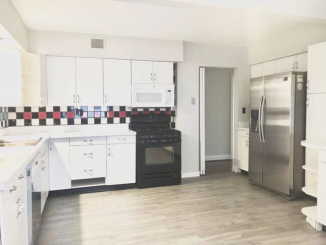 Foto del edificio - 5616 23rd St N