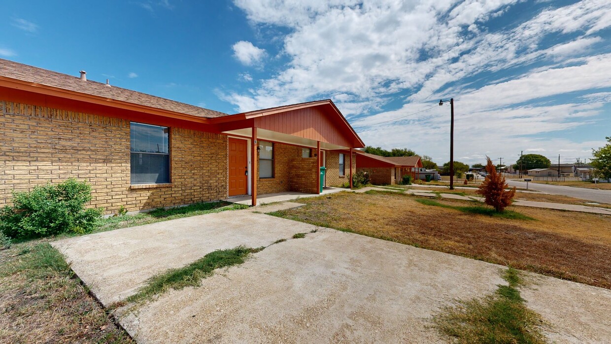 Primary Photo - REMODELED DUPLEX IN HARKER HEIGHTS