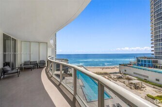Building Photo - 16001 Collins Ave