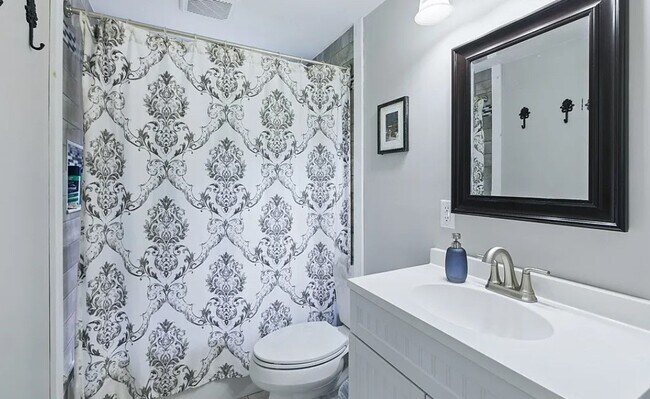 Foto del edificio - 332 Treble Cove Rd