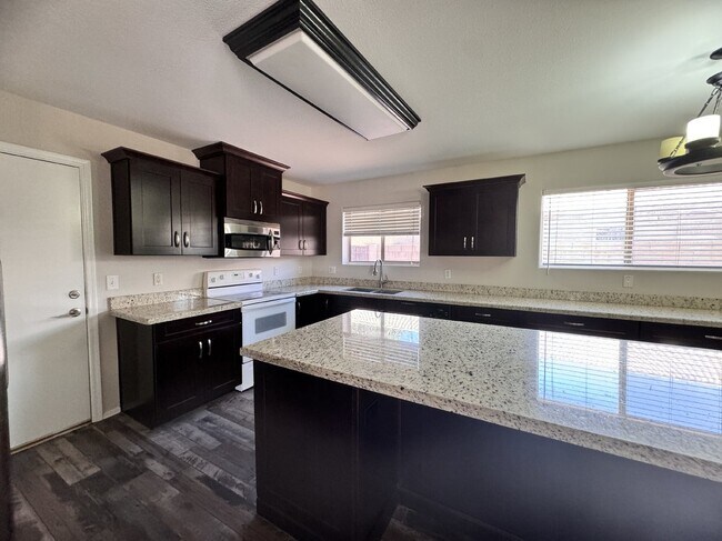 Building Photo - 9138 W Ross Ave