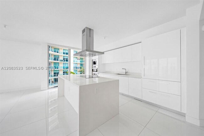Building Photo - 300 Sunny Isles Blvd