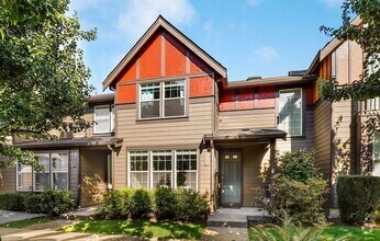 Building Photo - 815 NE 73rd Ave