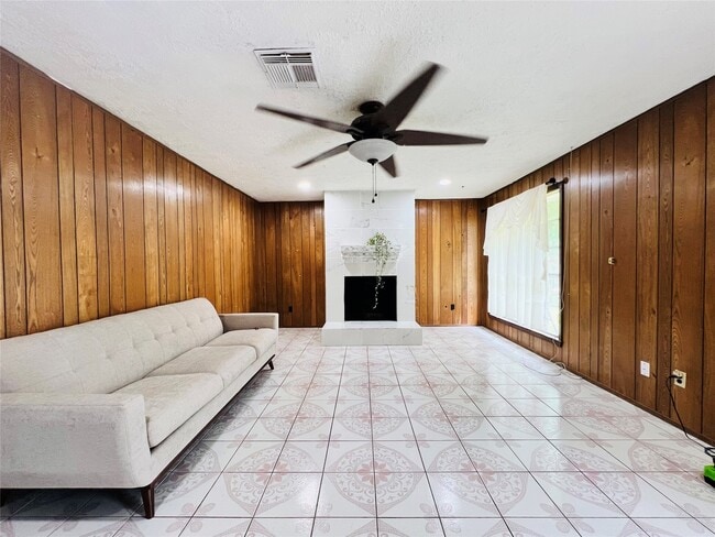 Building Photo - 17131 Hewing Dr