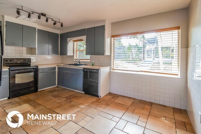 Foto del edificio - 1197 W Lakeview Cir