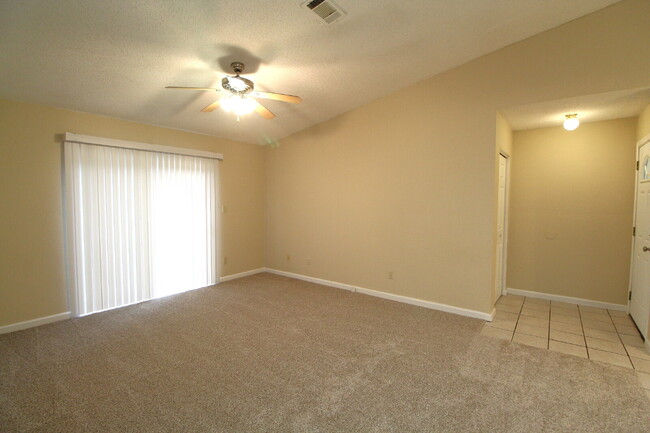 Building Photo - Updated 2BR/2BA in West Pensacola – New Ca...