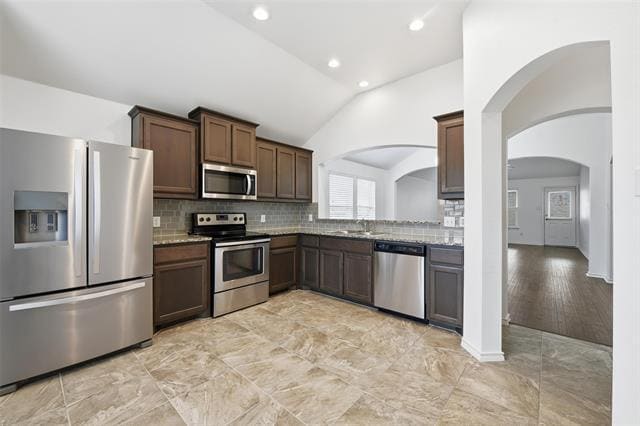 Building Photo - 10844 Live Oak Creek Dr