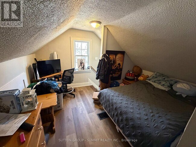 Photo du bâtiment - UPPER - 155 1/2 LAKE STREET