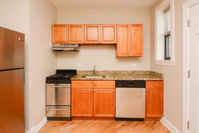 Building Photo - 896 Green Bay Rd