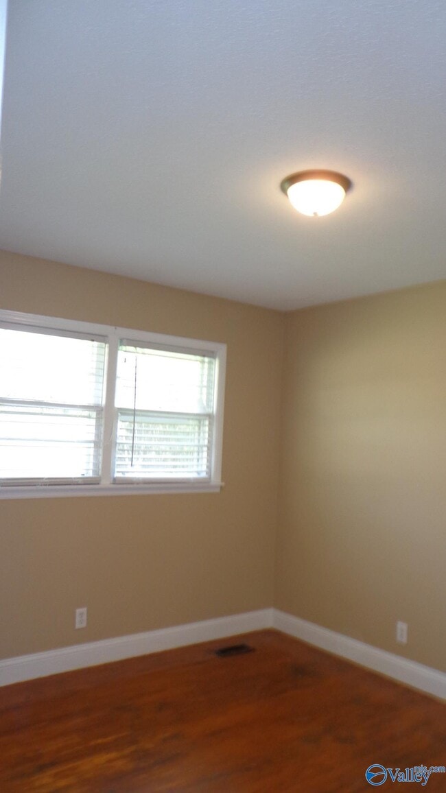 Building Photo - 3102 Greenhill Dr NW