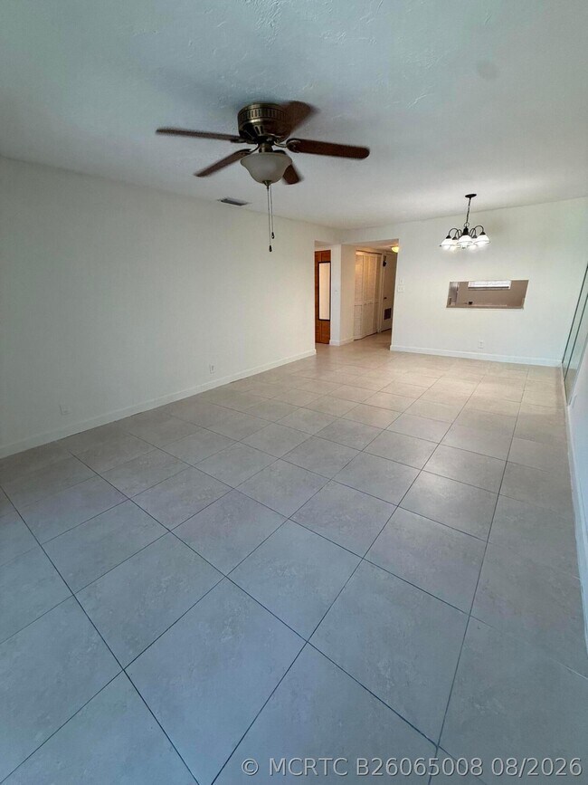 Building Photo - 5515 N Lakewood Cir