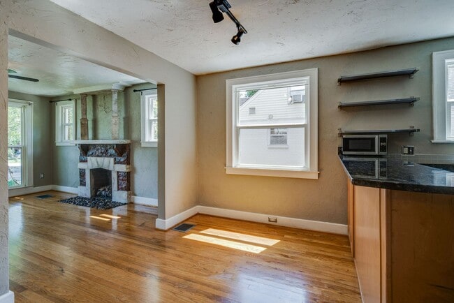 Photo - Adorable WE-HO Cottage House