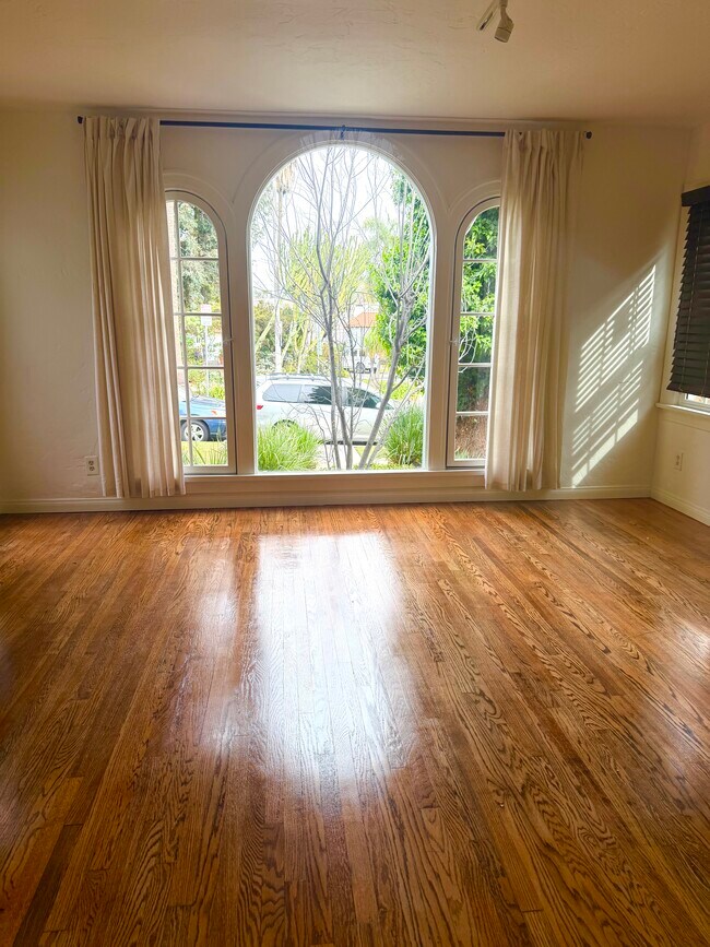 living room - 1063 S Citrus Ave