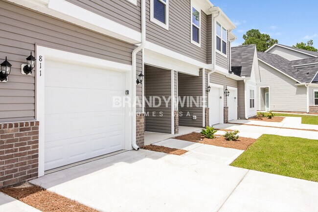Building Photo - NEW LOWER RENTAL RATE LEASING SPECIAL: Rec...