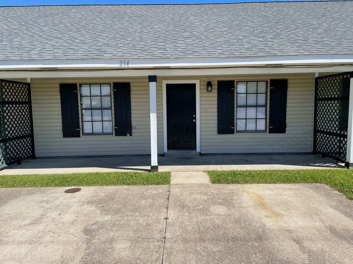 Front View - 214 Gloria St