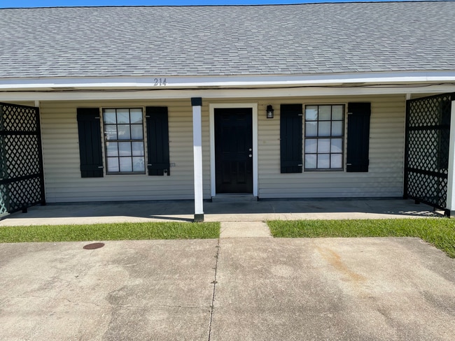 Building Photo - 214 Gloria St