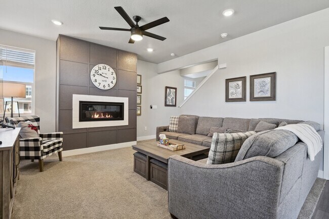 Building Photo - 9870 Hidden Enclave Ct