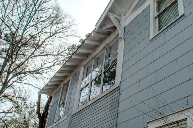 Building Photo - 621 Merrick St