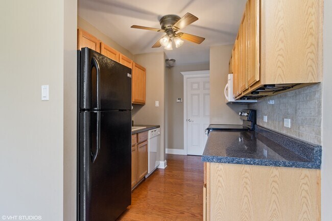 Building Photo - 5711 W 128th St