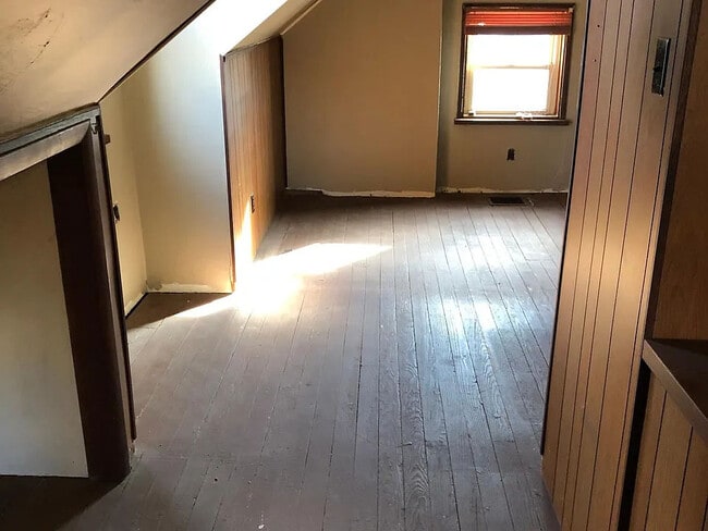 Building Photo - 401 N Lucas St