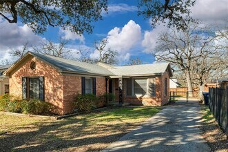 Building Photo - 2308 N Edgewood Terrace