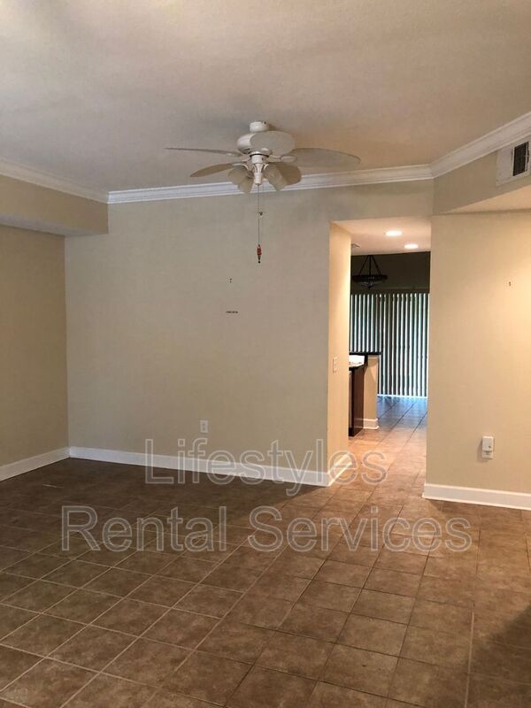 Foto del edificio - 9745 Touchton Rd