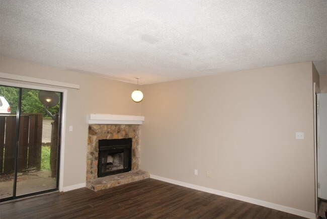Building Photo - 3615 N Crestview Dr NW