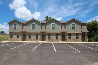 Building Photo - 1210 Brad Cir