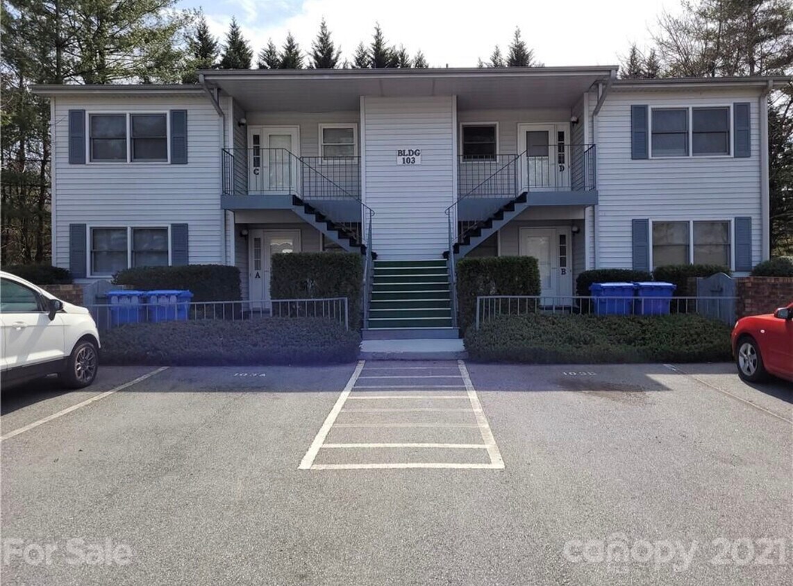 Private entrance and front porch. - 103 Meadow Park Ln