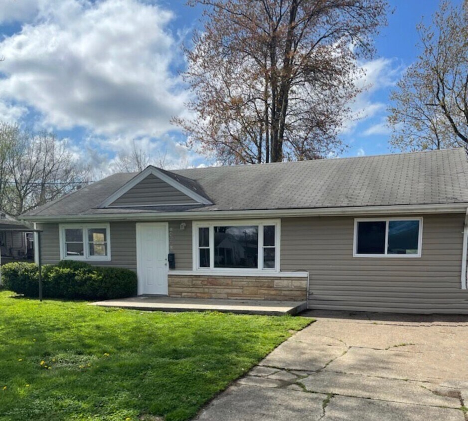 Foto principal - 14000 Darwin Blvd
