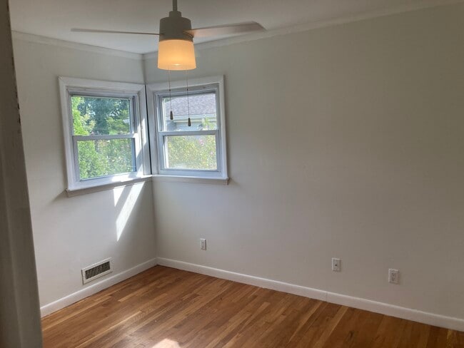 Building Photo - 11 Estwick Pl