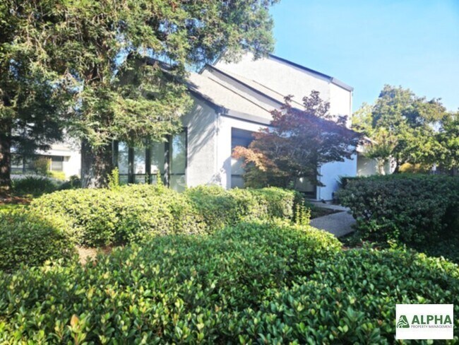 Building Photo - Commercial Lease , Fully furnished