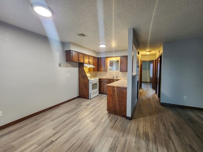 Building Photo - Cute 2 bedroom Duplex near OBU