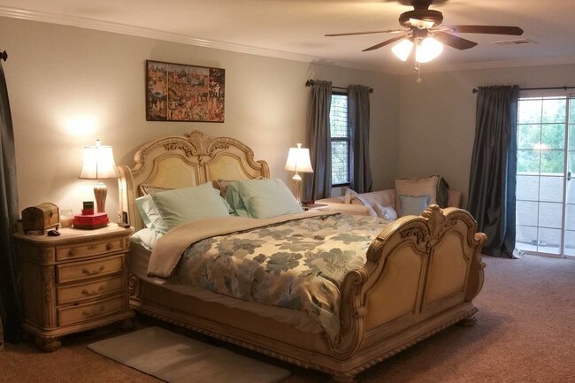 Building Photo - 7712 4 Seasons Dr