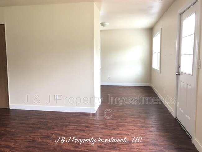 Building Photo - 283 Hazelwood Dr