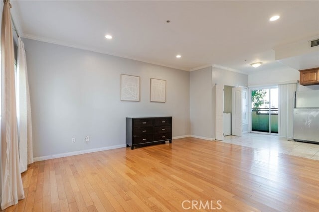Building Photo - 15053 Victory Blvd
