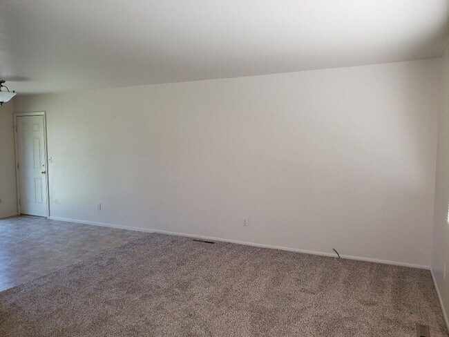 Photo - Nice 4 bedroom, 2 bath split level home