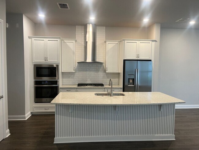 Foto del edificio - Welcome to this beautiful home located in ...